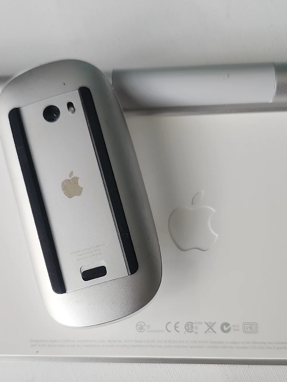 Bundle Apple A1314 Wireless Keyboard & A1296 Magic Mouse Bluetooth.